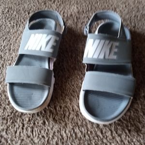 NIKE SANDALS
